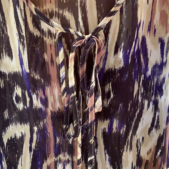 Flowing Printed Blouse with Peplum Sleeve - Picture 3 of 6